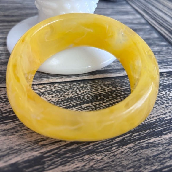 Yellow Marbled Bangle Bracelet - Picture 2 of 2